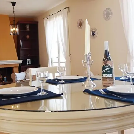 Just Listed Captain's Quarters Dream View Feriehus *